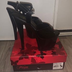 Pleasers size 7 never worn brand new out the box
